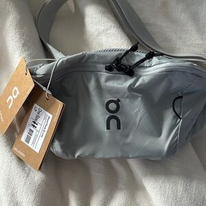 On Running Light Gray waist pack 2L Lite NWT